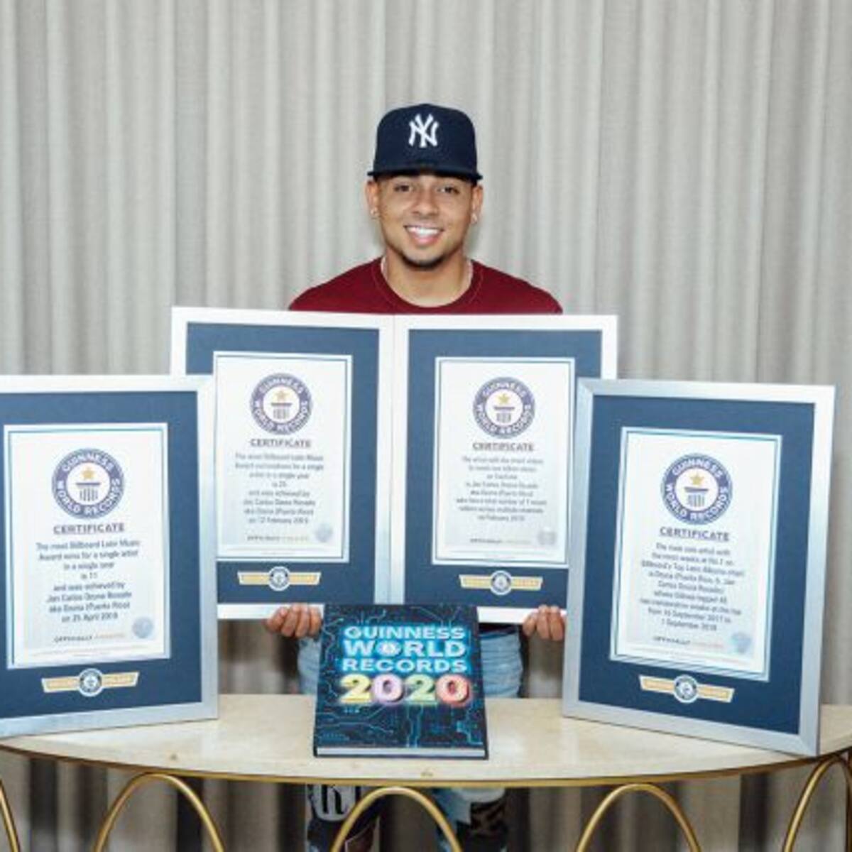 Ozuna recibe cuatro títulos de Récord Guinness por sus logros musicales