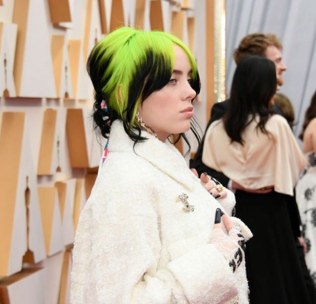 Billie Eilish en la alfombra roja de los Premios Oscar.