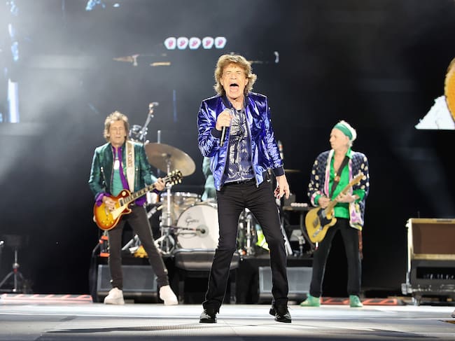 Ronnie Wood, Mick Jagger y Keith Richards, de los Rolling Stones durante la última noche de la gira 'Hackney Diamonds '24' en el Thunder Ridge Nature Arena el 21 de julio de 2024 en Ridgedale, Misuri.