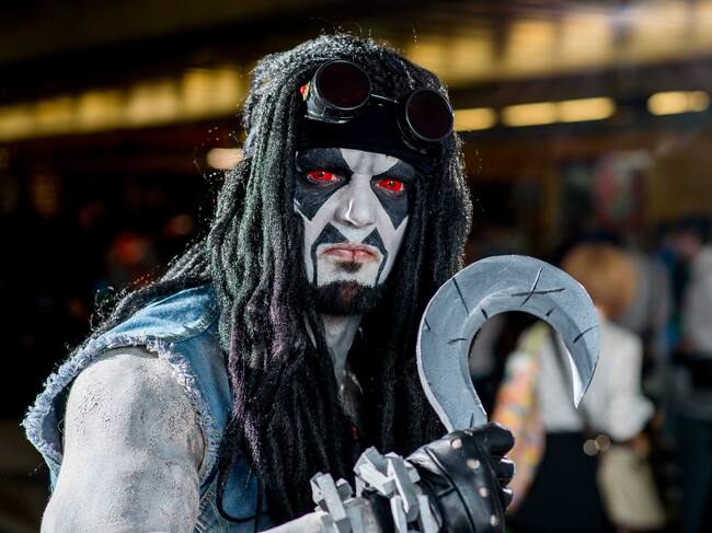 Un hombre disfrazado de Lobo. / Roy Rochlin/WireImage