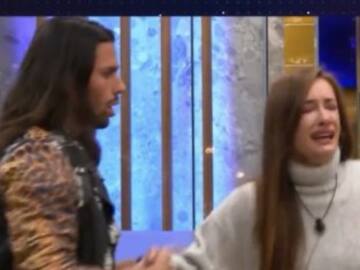 ‘Secret Story’: Lucía Pariente provoca un ataque de ansiedad a Adara en directo con un duro mensaje