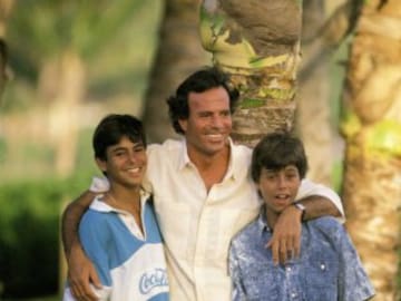 Un hecho insólito une a Julio y Enrique Iglesias: son los únicos padre e hijo nº1 en Reino Unido