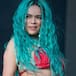 Karol G incendia Instagram con sus últimas fotos en bikini y el libro de autoayuda que está leyendo
