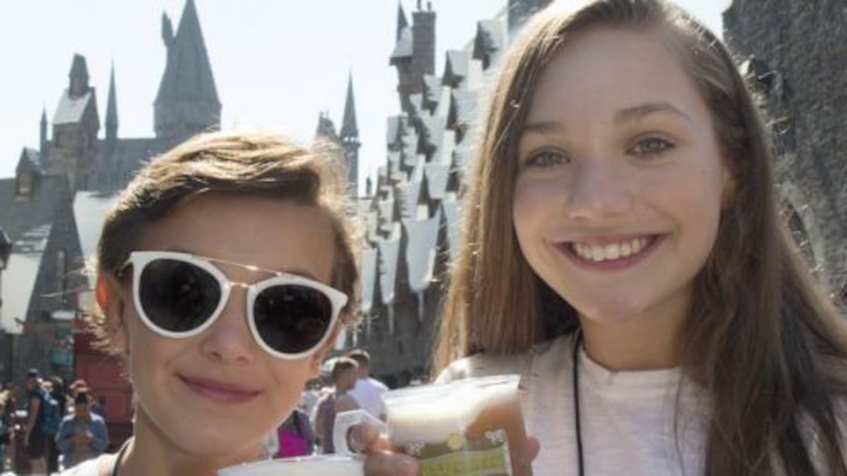 La nena de Stranger Things se juntó con la nena de los videos de Sia!