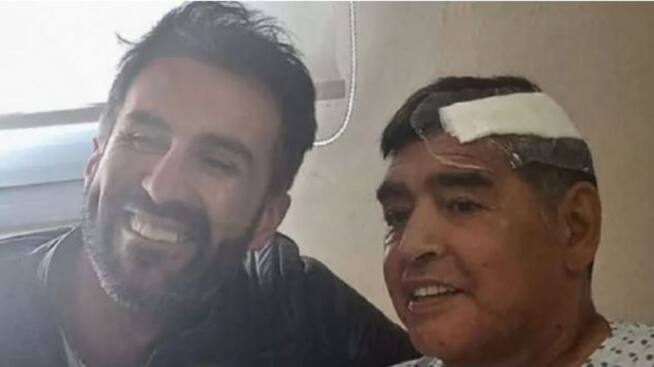 El médico Leopoldo Luque está siendo investigado por presunta negligencia médica en el tratamiento al ex jugador Diego Armando Maradona, lo cual probablemente le produjo la muerte. Cortesía: @okdobleamarilla