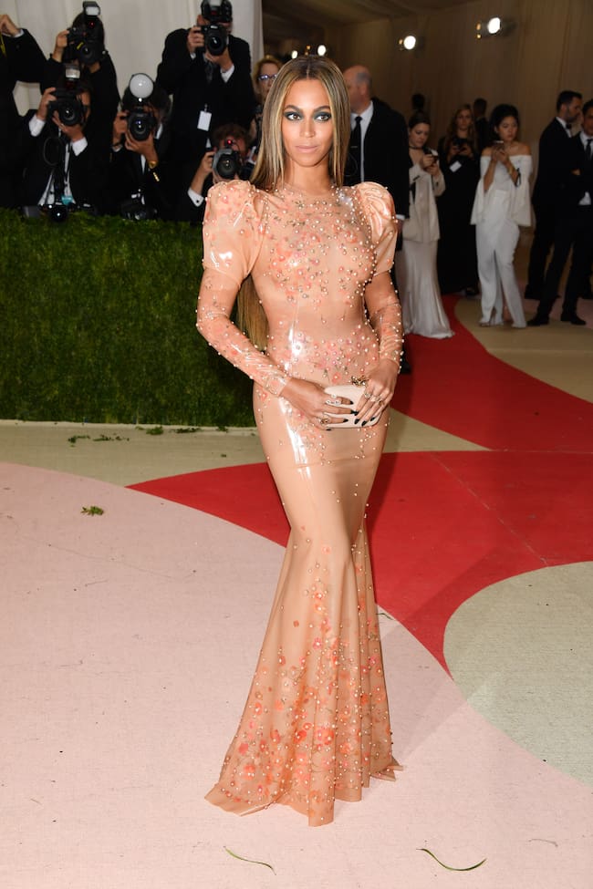 Beyoncé en la Met Gala de 2016 vestida de Givenchy.