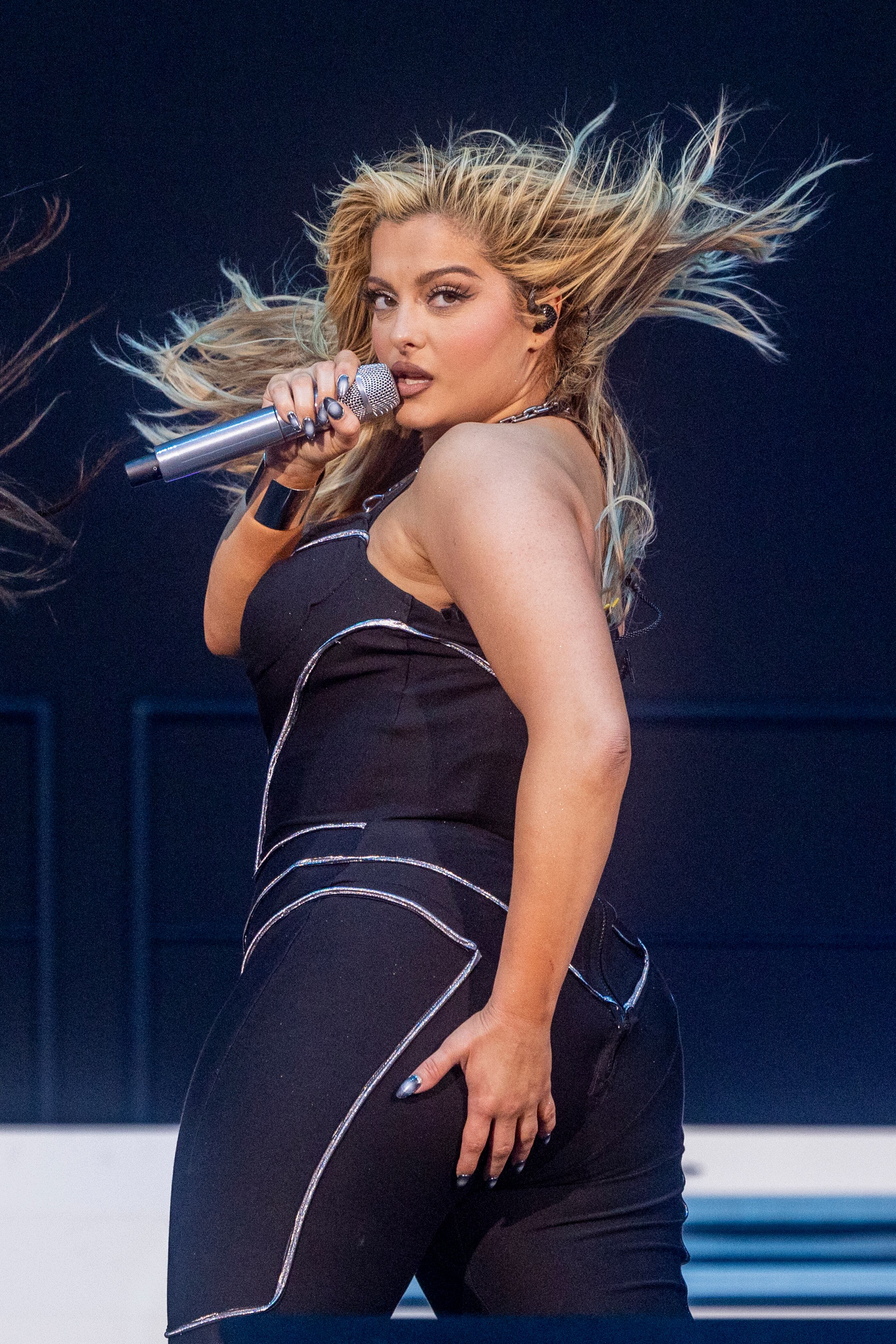 Otra de las artistas que forma parte del cartel es Bebe Rexha que ha desplegado poderío sobre el escenario, al que volverá el fin de semana que viene.