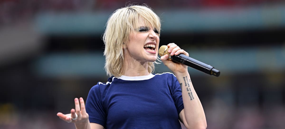 Hayley Williams de Paramore actuando como telonera durante la gira de Taylor Swift "The Eras Tour" en el estadio de Wembley el 15 de agosto de 2024 in Londres, Reino Unido.