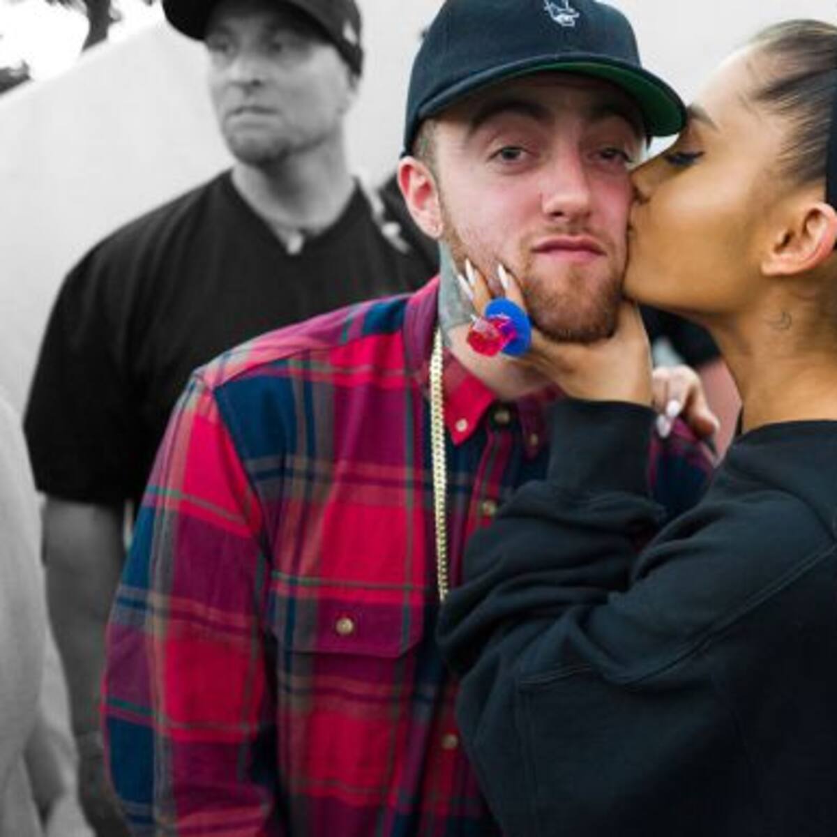 Ariana Grande lloró al recordar a Mac Miller en medio concierto