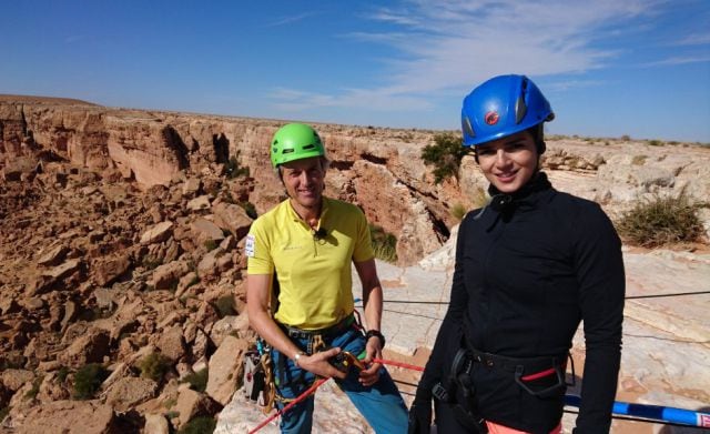 Clara Lago y Jesús Calleja en el desierto del Sahara