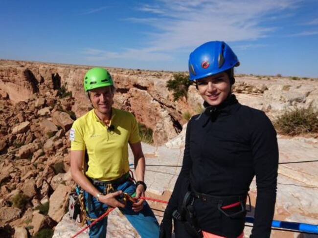 Clara Lago y Jesús Calleja en el desierto del Sahara