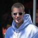 Justin Bieber pide a sus fans que se vayan de la puerta de su casa