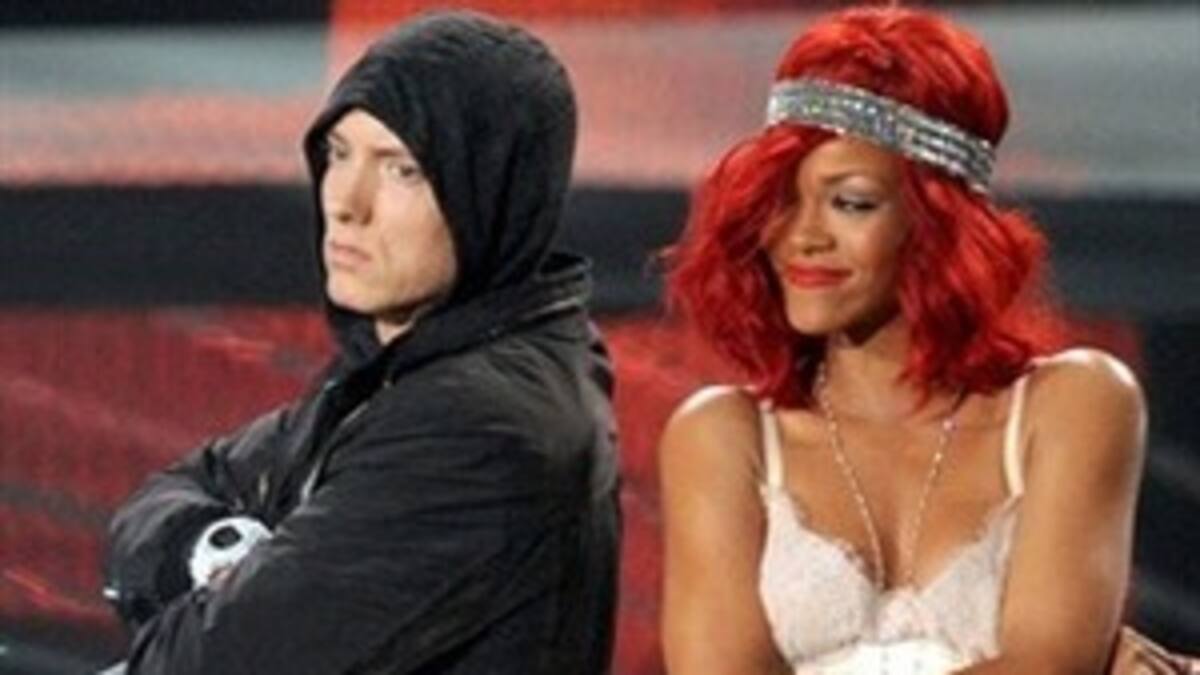 Eminem y Rihanna arrebatan el número 1 en ventas a Shakira