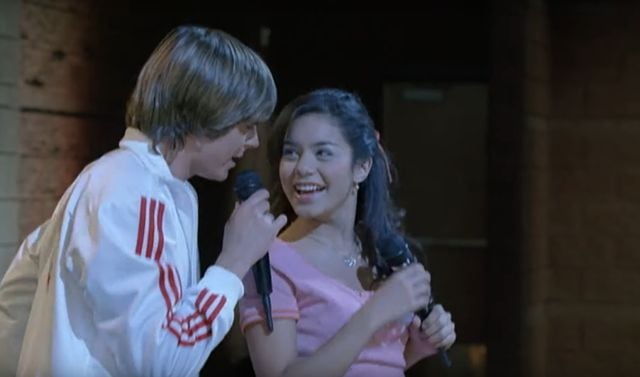 Zac Efron y Vanessa Hudgens como Troy y Gabriella en &#039;High School Musical&#039;.