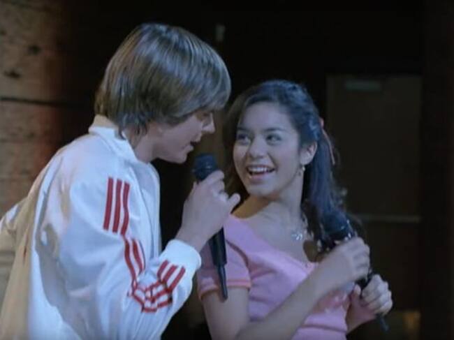 Zac Efron y Vanessa Hudgens como Troy y Gabriella en 'High School Musical'.