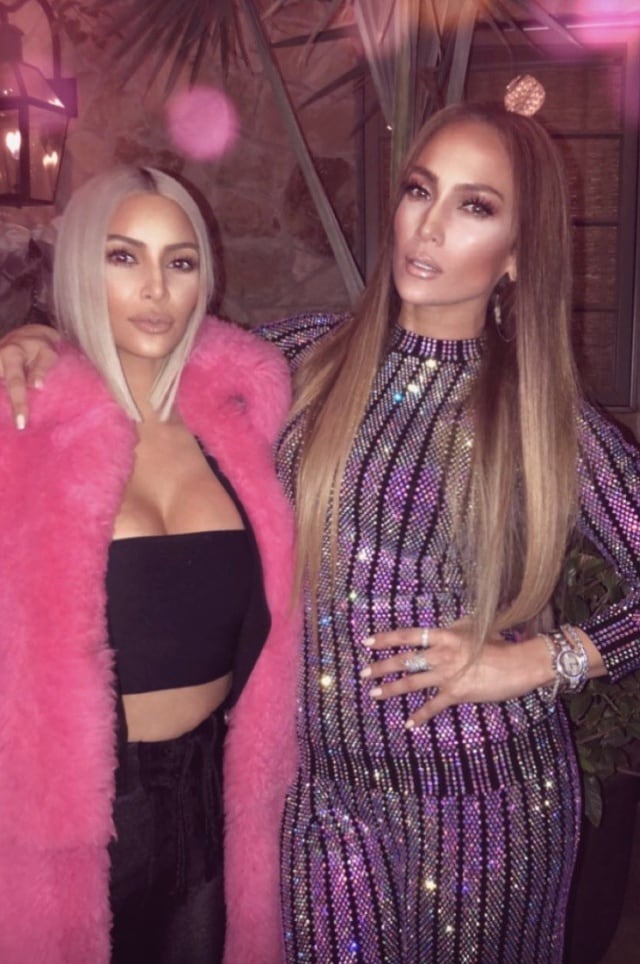 Los outfits de Kim y Jennifer para comer tacos