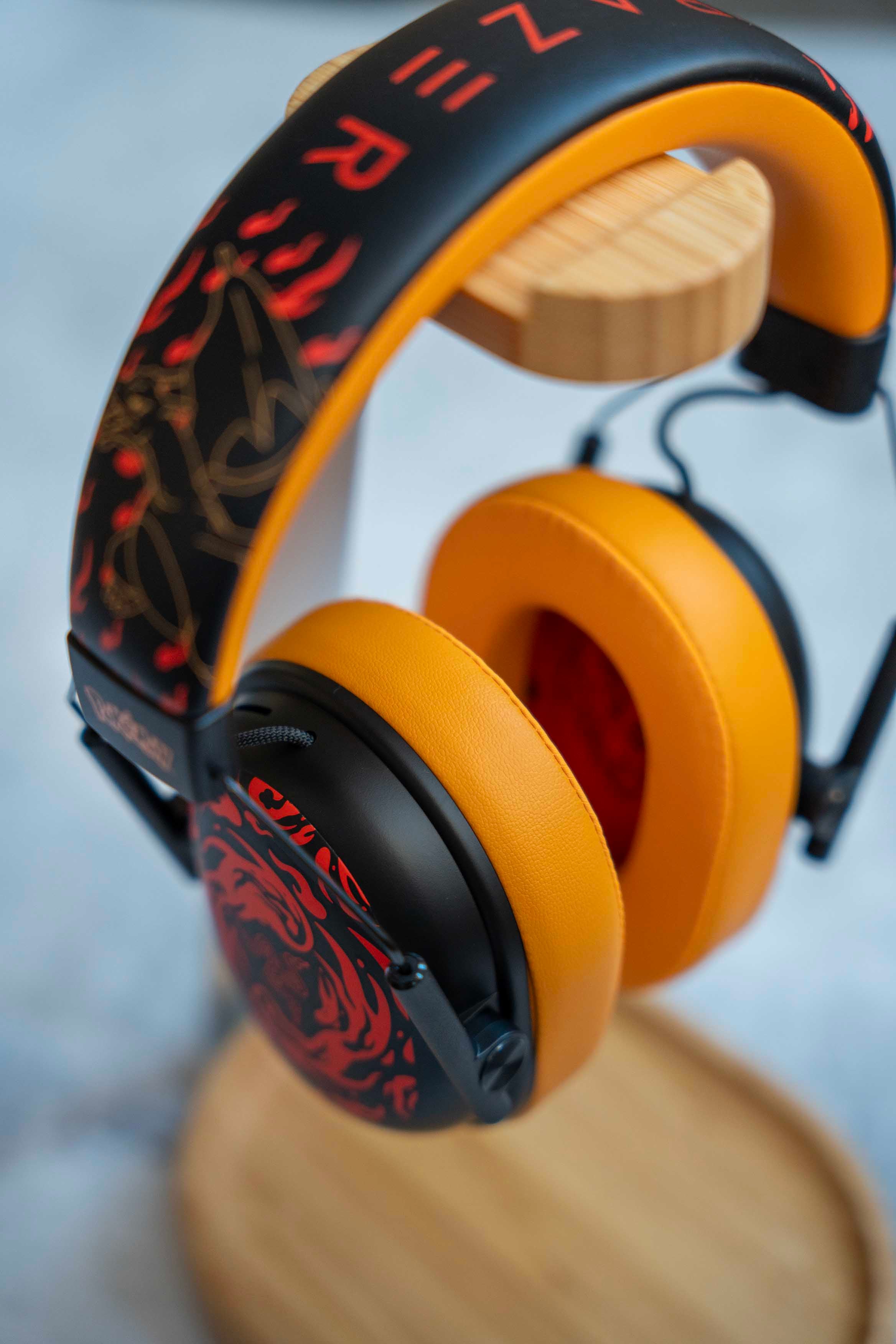 Razer viste de fuego sus BlackShark V3 X HyperSpeed con la nueva edición Charizard