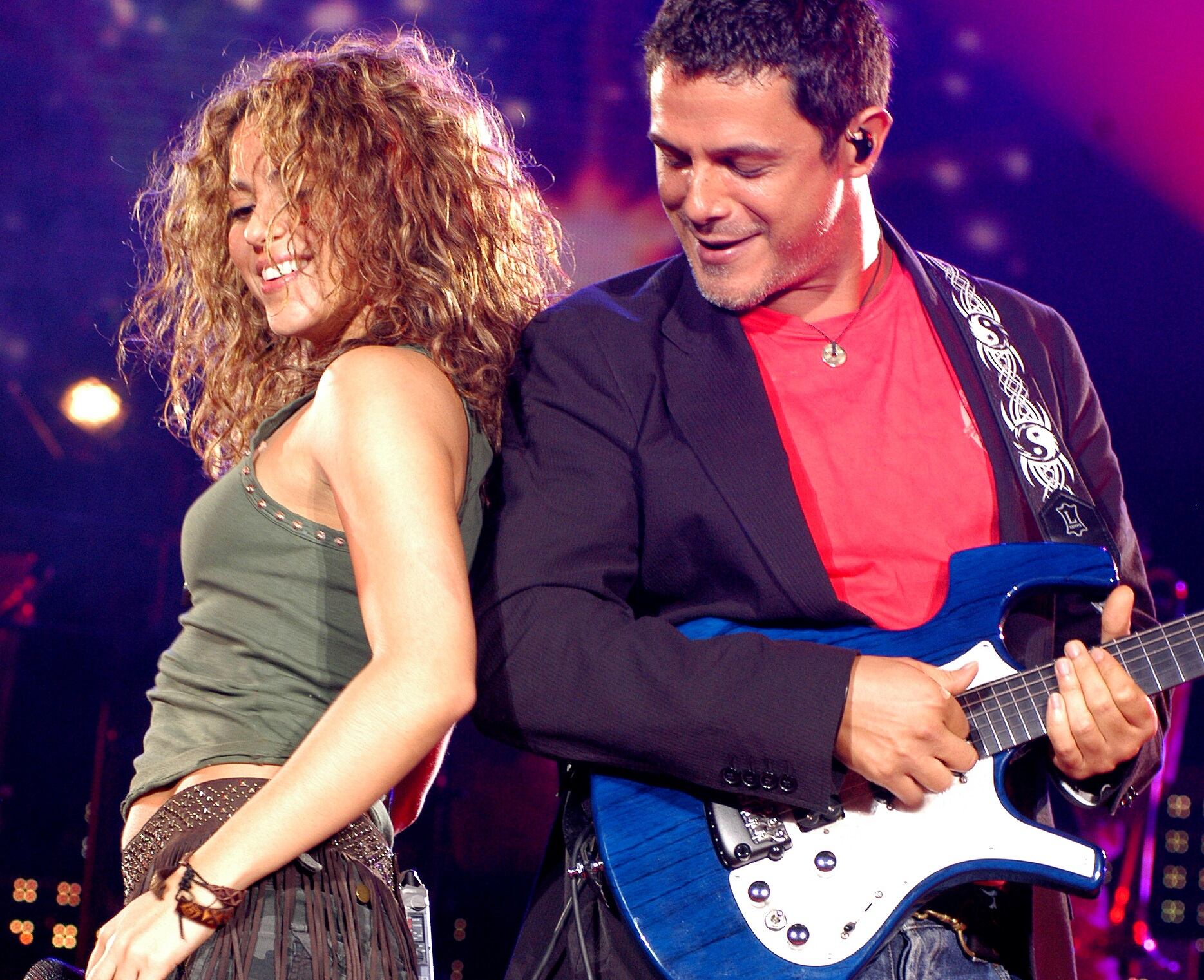 Shakira y Alejandro Sanz, en una imagen de su primera colaboración en 2006 en el 40 aniversario de LOS40