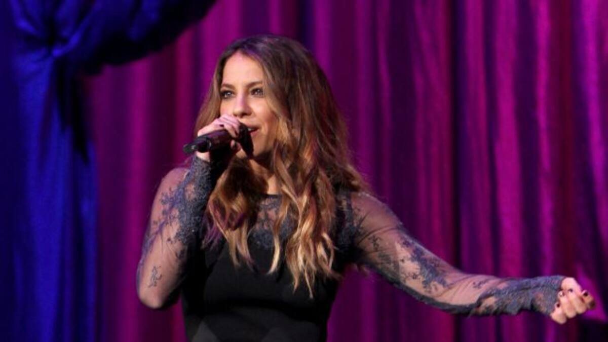 Falta poco para saber si Debi Nova se llevará un Grammy Latino