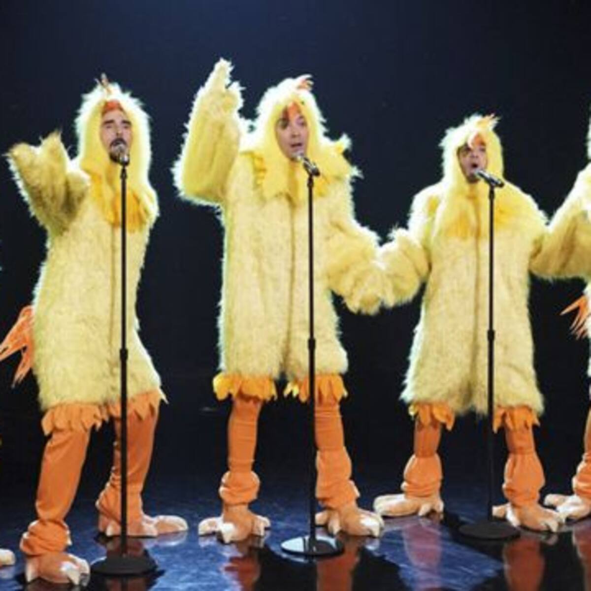 Los Backstreet Boys cantaron 'Everybody' disfrazados de pollos