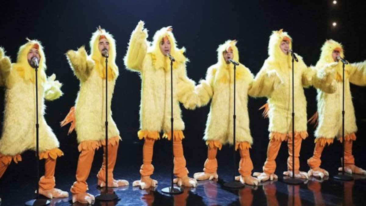 Los Backstreet Boys cantaron 'Everybody' disfrazados de pollos