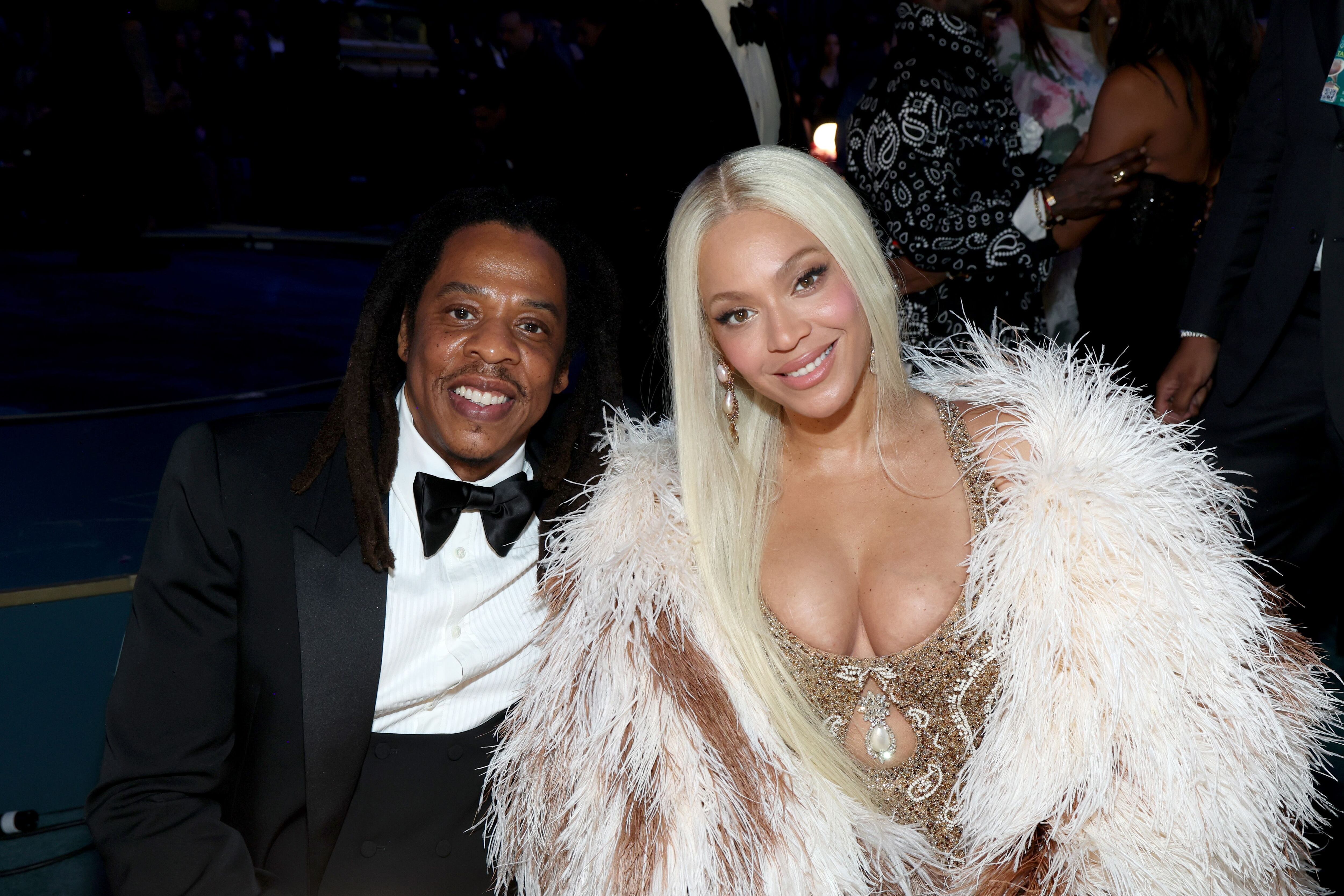 Los Grammy 2025 nos han dejado muchas sorpresas, y también mucho amor. Muchos artistas vivieron esta noche en pareja y una de las que más focos acaparó fue la formada por dos capos de la industria: Beyoncé y Jay Z. Por cierto que llevaron carabina, su hija Blue Ivy.