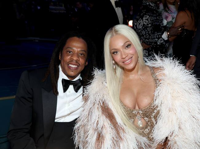 Los Grammy 2025 nos han dejado muchas sorpresas, y también mucho amor. Muchos artistas vivieron esta noche en pareja y una de las que más focos acaparó fue la formada por dos capos de la industria: Beyoncé y Jay Z. Por cierto que llevaron carabina, su hija Blue Ivy.