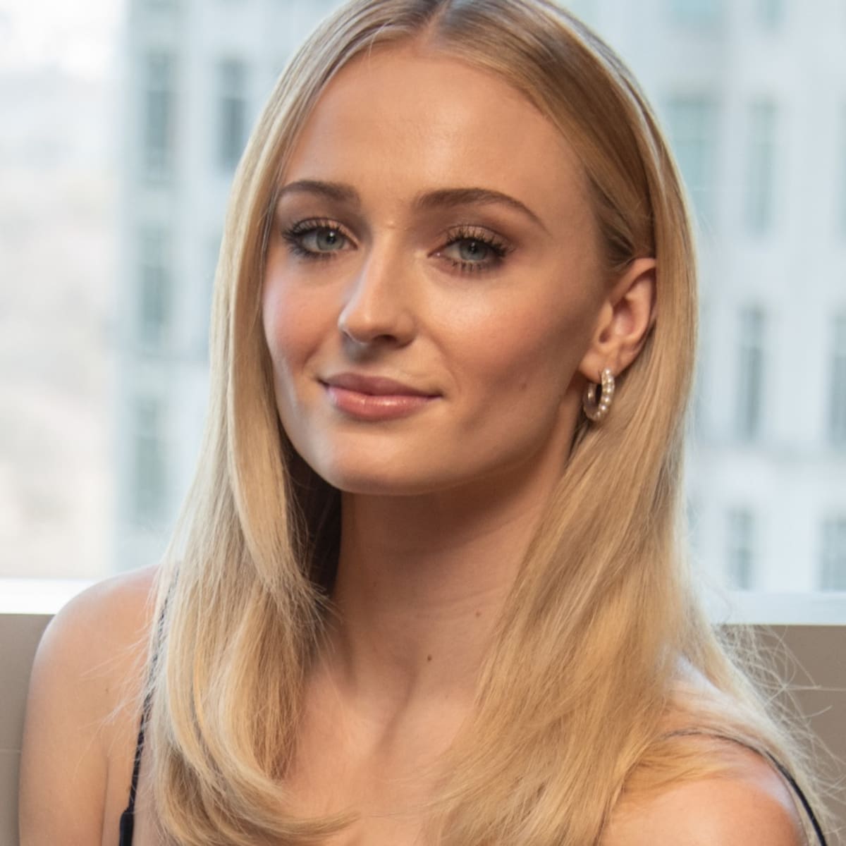 Lara Croft también se puede hacer daño: El rodaje de Tomb Raider, parado por una lesión de Sophie Turner