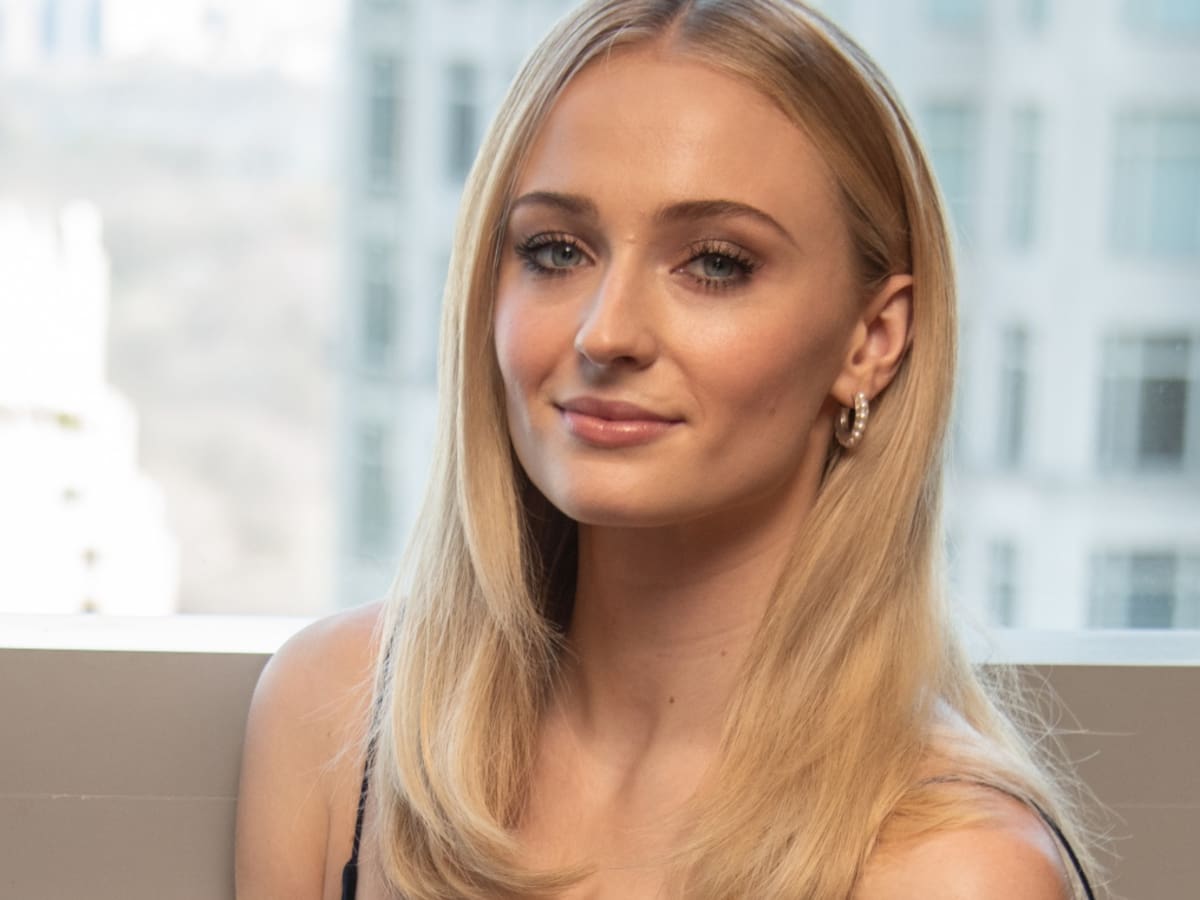 Lara Croft también se puede hacer daño: El rodaje de Tomb Raider, parado por una lesión de Sophie Turner