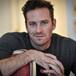 Armie Hammer cae en un pozo oscuro: parafilias, canibalismo, despidos y una esposa “devastada”