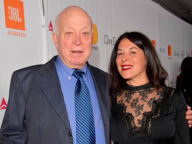Seymour Stein junto a su hija Mandy en 2018.
