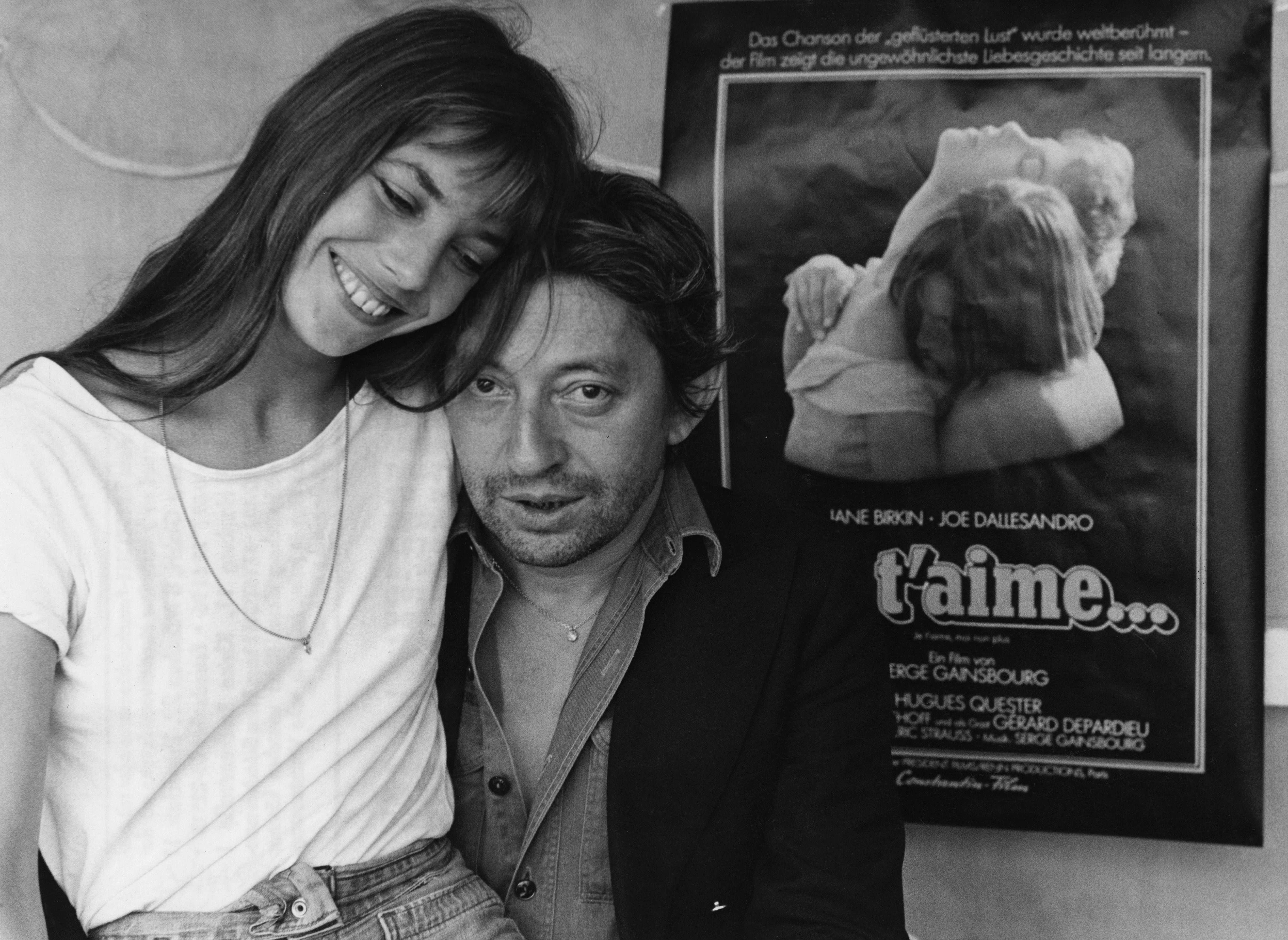 Serge Gainsbourg con la actriz Jane Birkin durante la promoción &#039;Je t&#039;aime... moi non plus&#039;