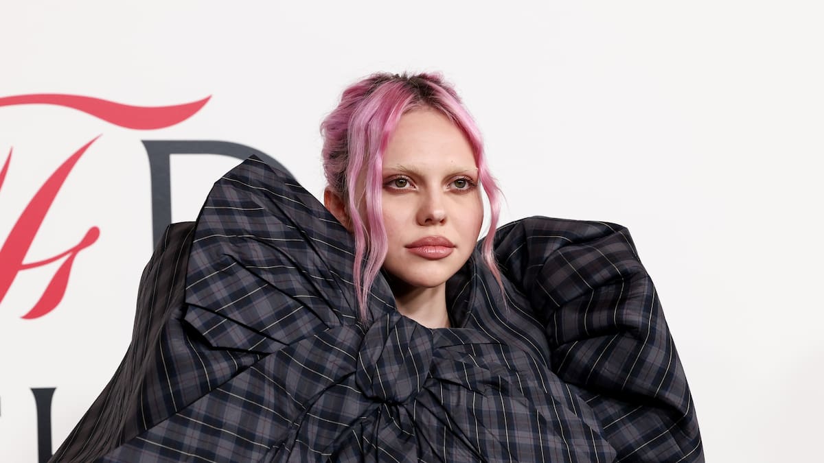Crítica de 'PRIMA' de ADÉLA: el disco con el que la eslovaca que fue eliminada de KATSEYE quiere conquistar el pop