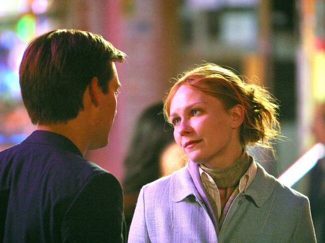 Tobey Maguire y Kirsten Dunst en el rodaje de 'Spider-Man 2' en 2003. / James Devaney/WireImage