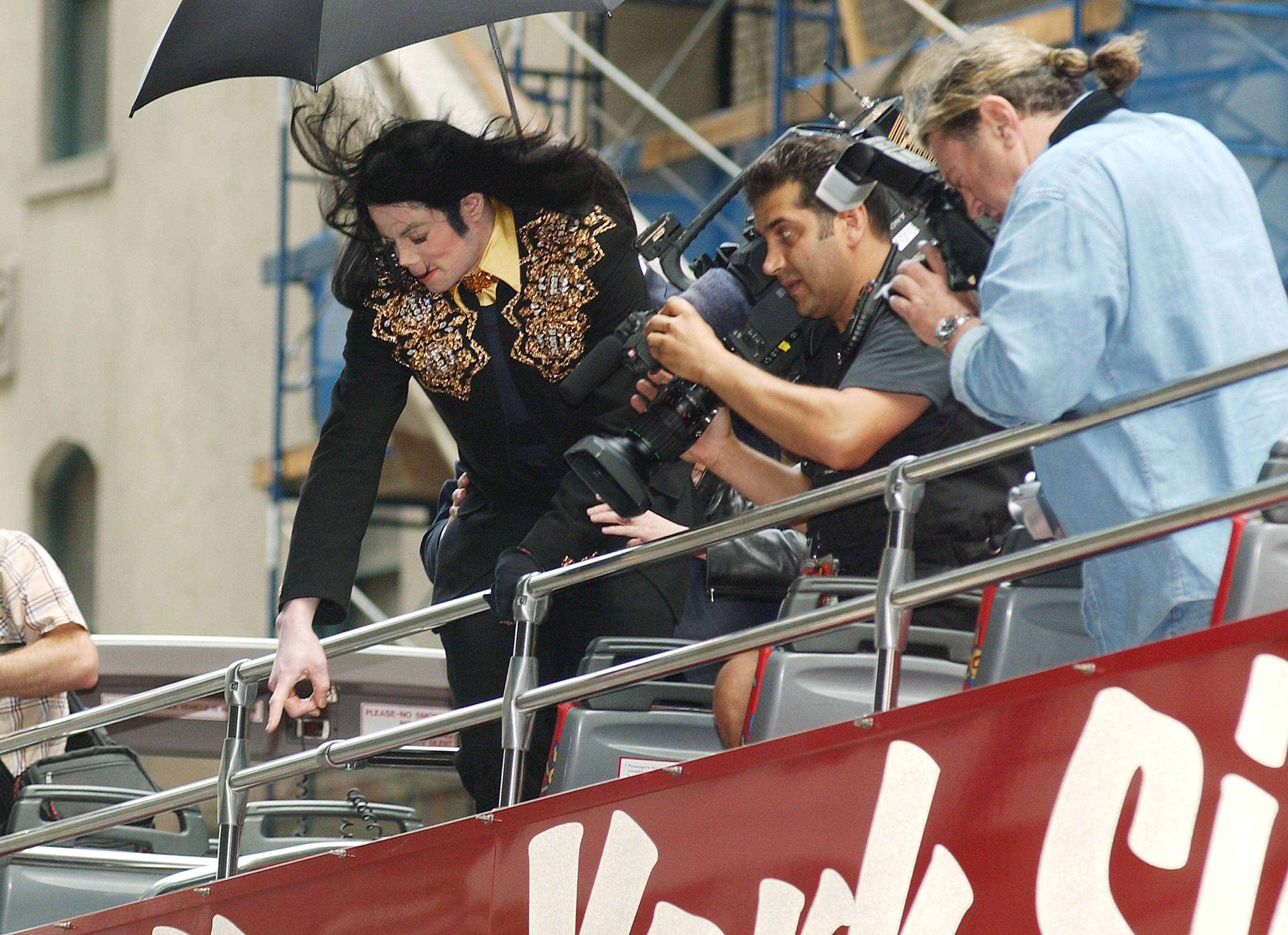 Michael Jackson en la manifestación a las puertas de Sony Music Entertainment el 2002