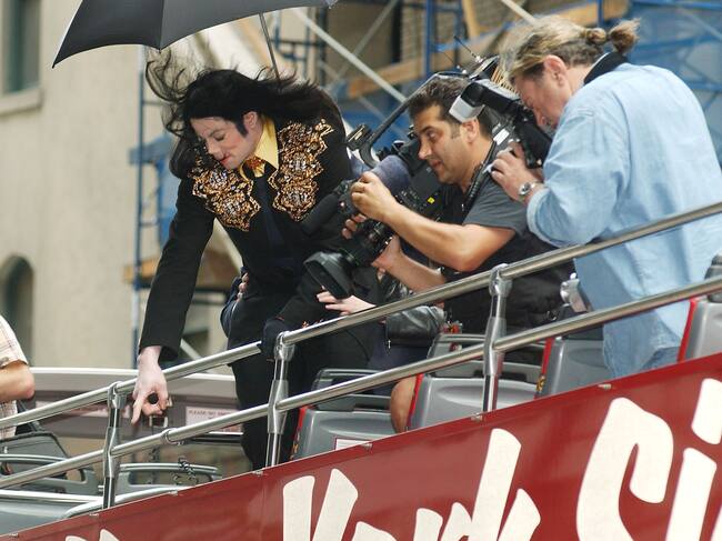 Michael Jackson en la manifestación a las puertas de Sony Music Entertainment el 2002