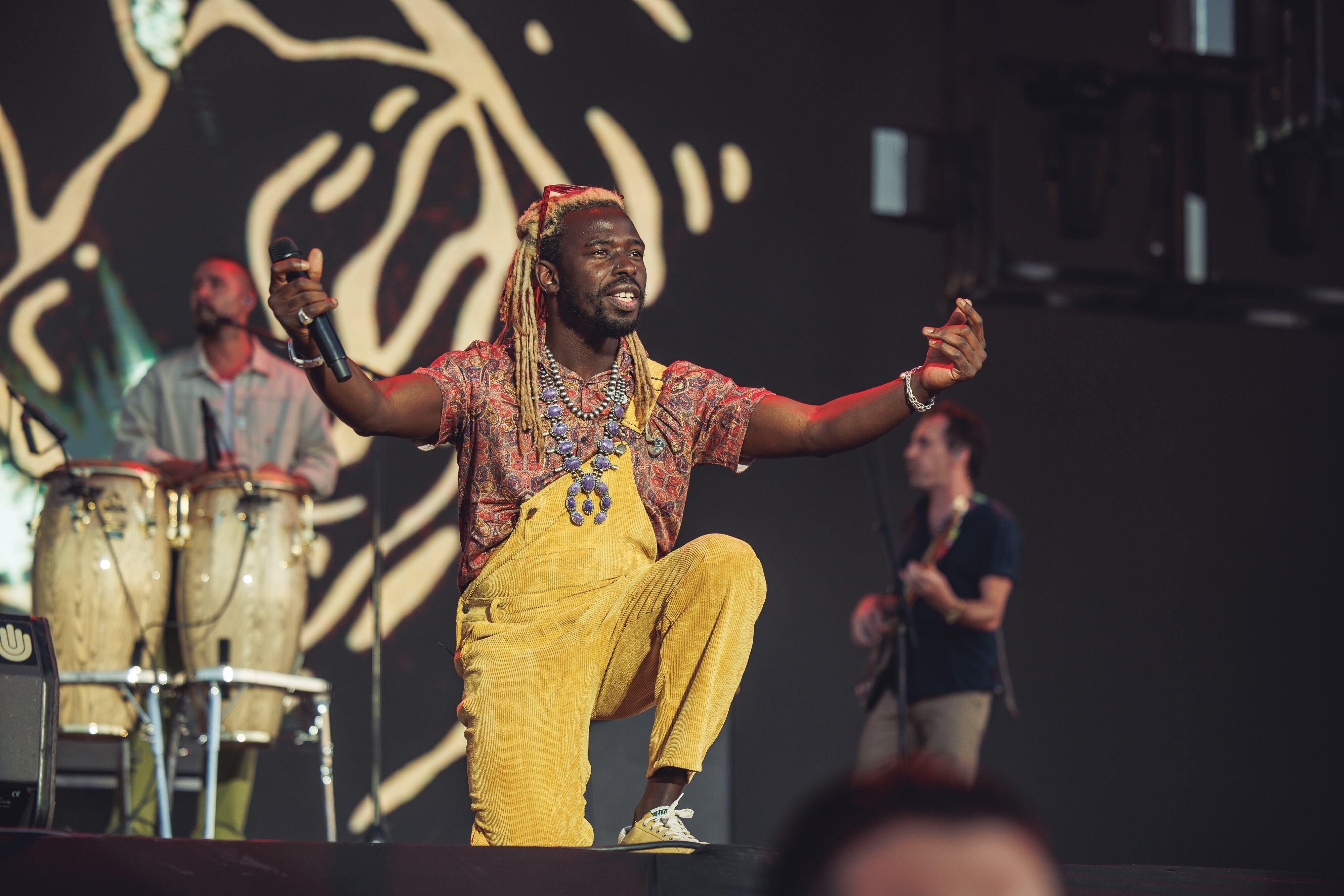 El dúo de Texas subió al escenario con banda y dio una lección de soul abrasador. En su repertorio no faltaron hits como Oct 23, Fire y la explosiva Colors.