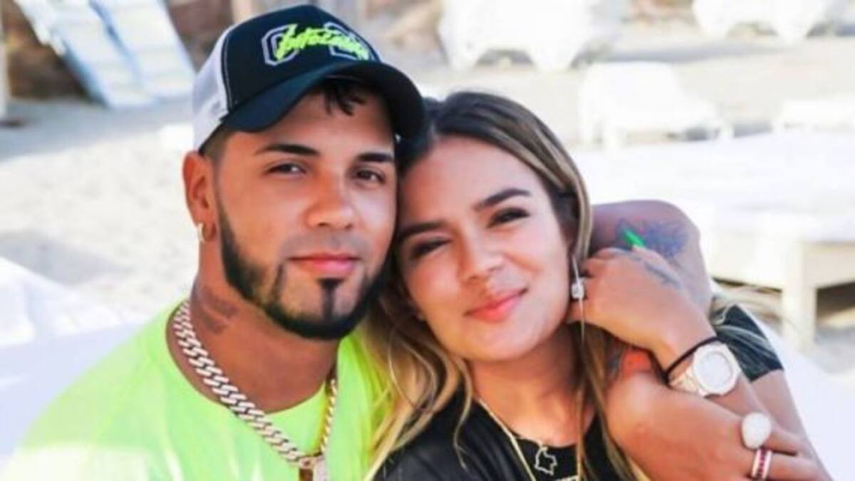 ¡Karol G y Anuel AA se mostraron con un juguete sexual!