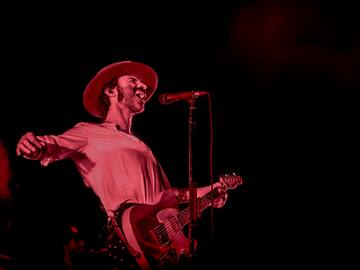 Leiva se apunta al corrido y demuestra su amor por México y el boxeo en ‘La mordida del gran Pitbull Cruz’