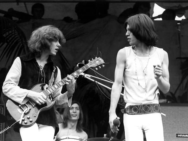 Mick JAGGER con Mick TAYLOR, durante un show con The Rolling Stones