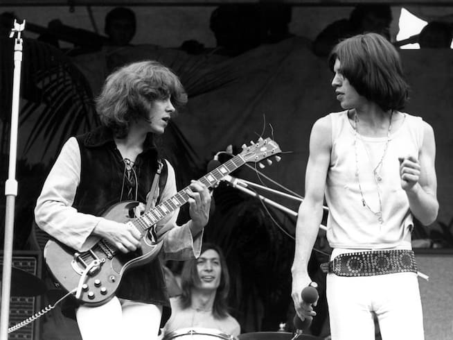 Mick JAGGER con Mick TAYLOR, durante un show con The Rolling Stones