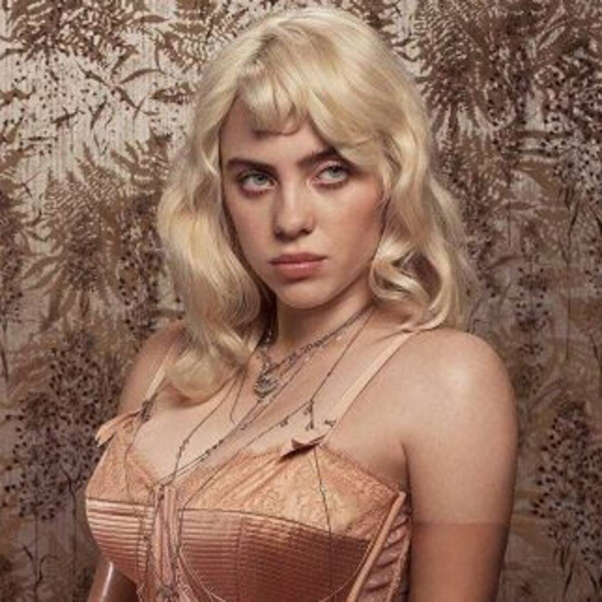 Billie Eilish dejó al descubierto su tatuaje oculto