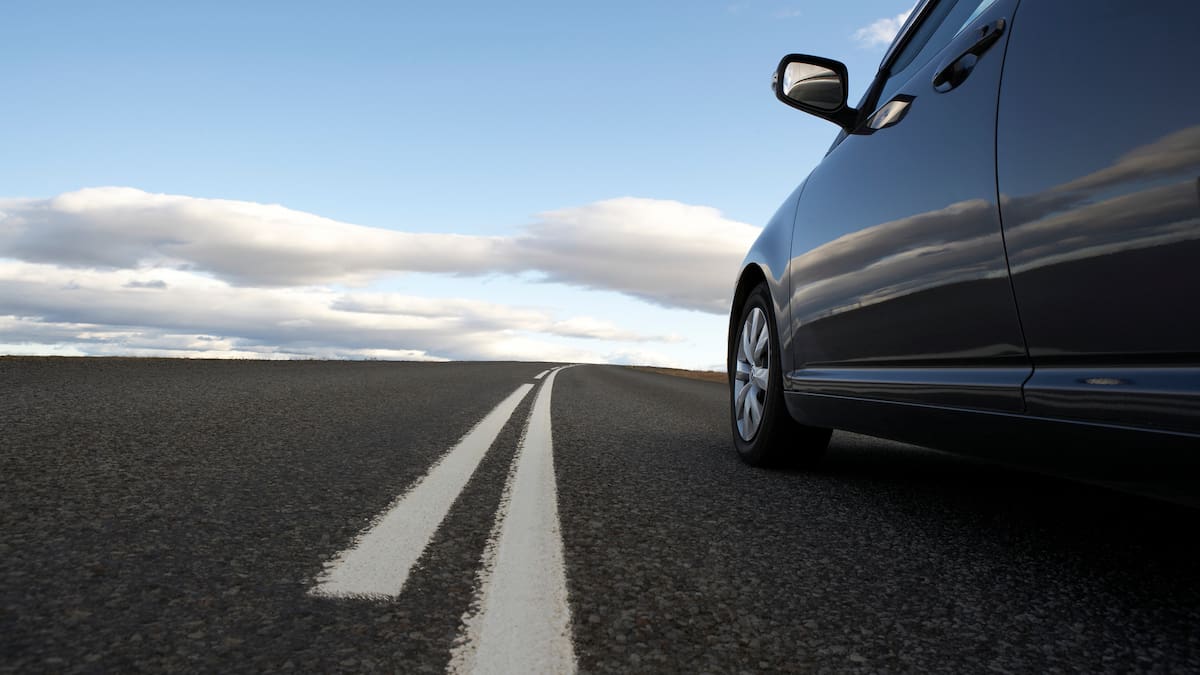 El truco para gastar menos gasolina y contaminar menos no está (sólo) en tu coche, sino en la carretera