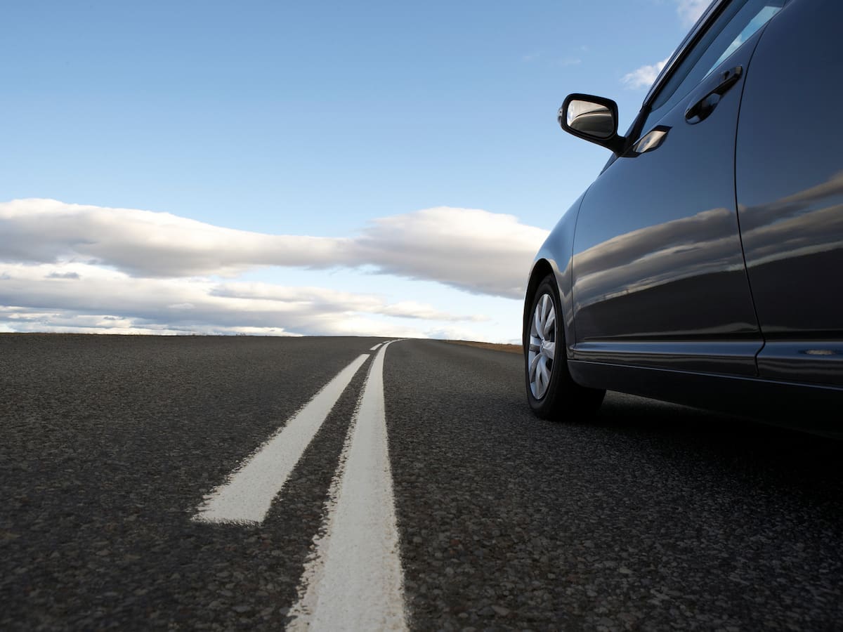 El truco para gastar menos gasolina y contaminar menos no está (sólo) en tu coche, sino en la carretera