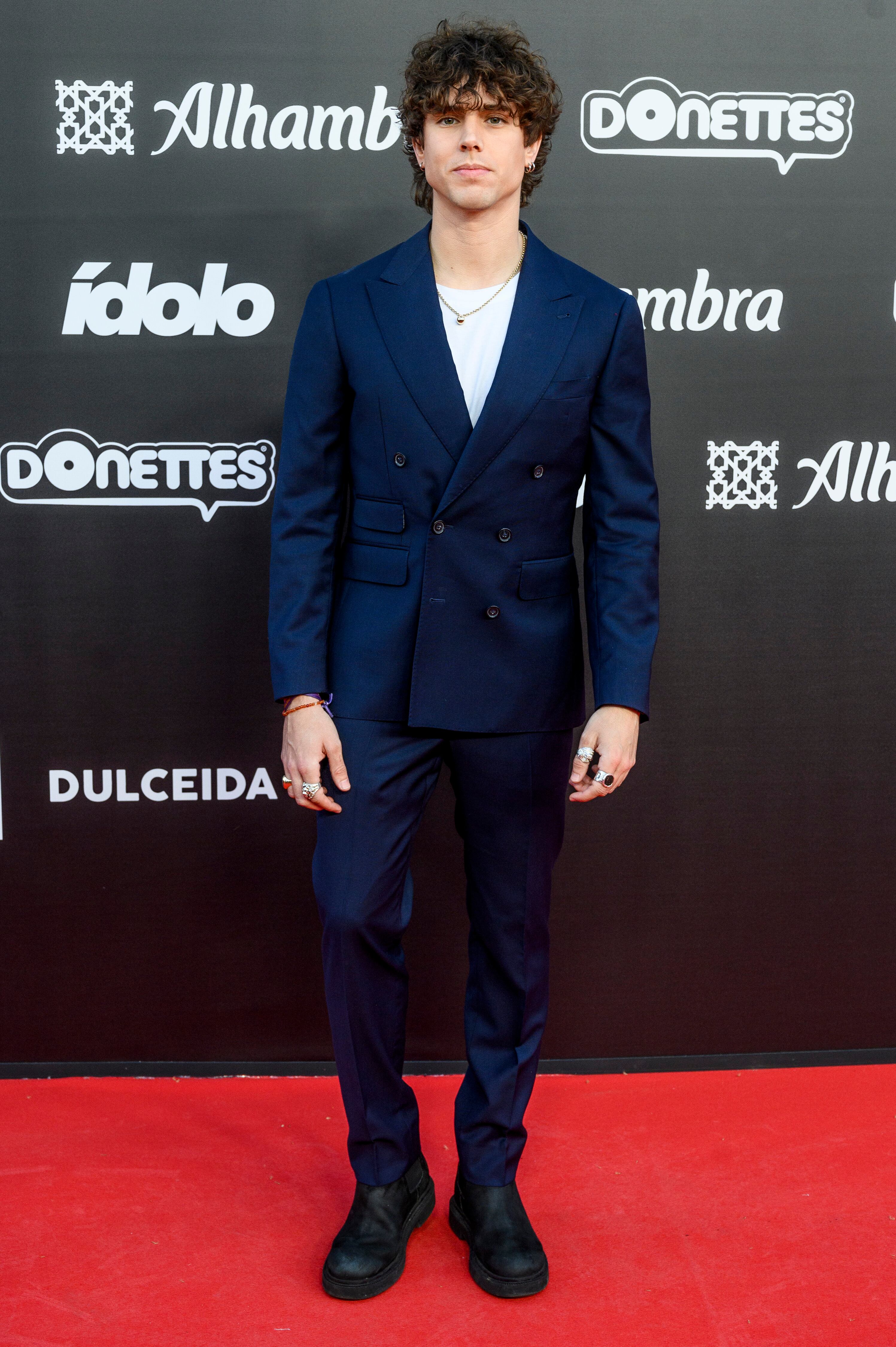 El actor y creador de contenido, Mike Fajardo, tampoco quiso perderse esta gala de los premios creados por Dulceida. Otro chico en traje.