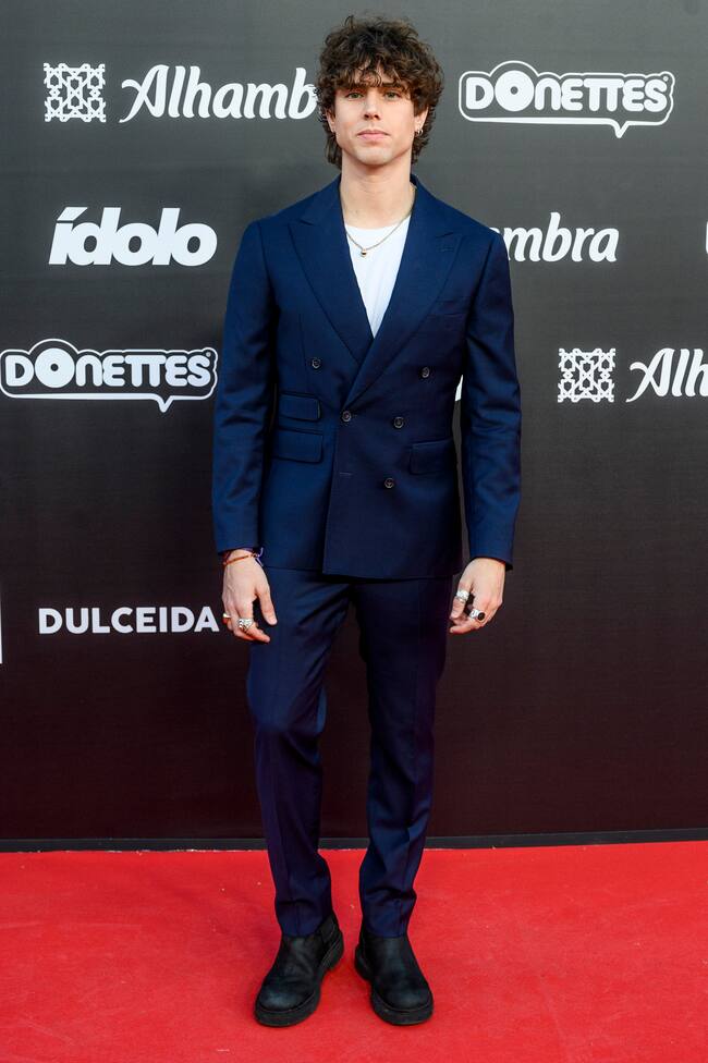 El actor y creador de contenido, Mike Fajardo, tampoco quiso perderse esta gala de los premios creados por Dulceida. Otro chico en traje.