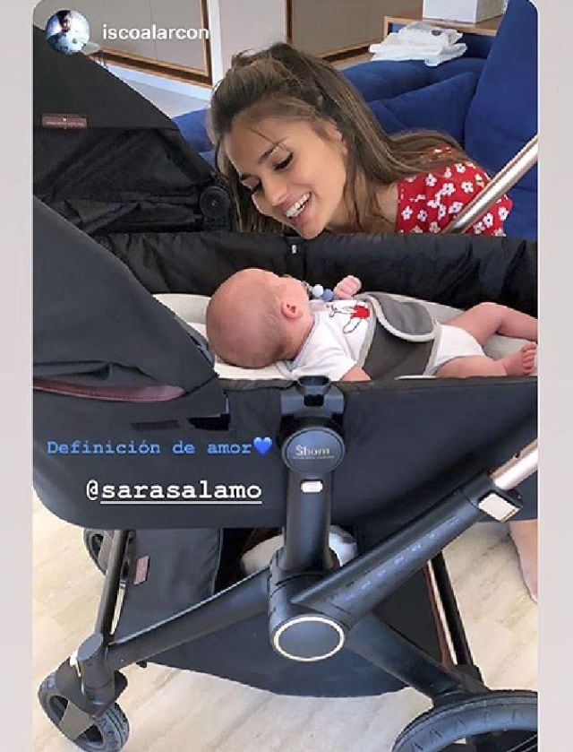 Sara Sálamo junto al pequeño Theo