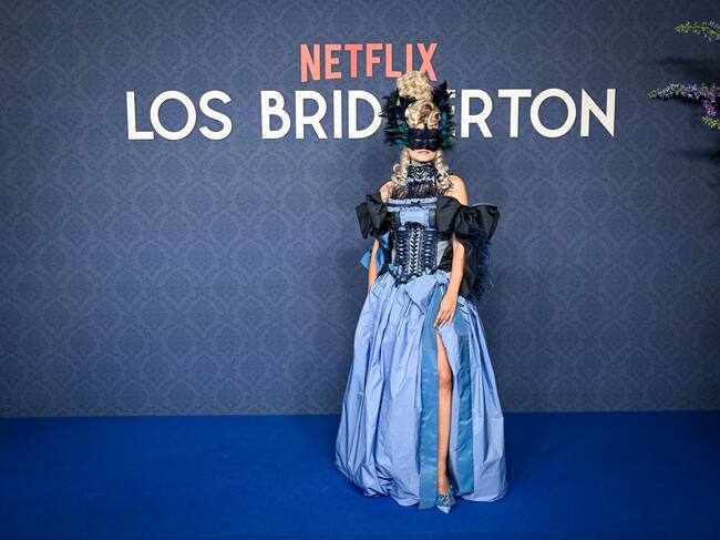 Alba Carrillo, o Labubu Bridgerton, como la llamaba el diseñador de su vestido, Domingo Rodríguez. Uno de los trajes más barrocos y una de las pelucas más acorde con la época.