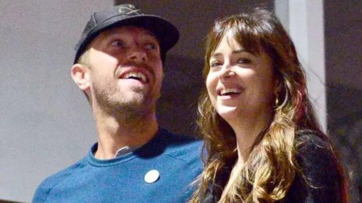 Chris Martin y Dakota Johnson se comprometieron