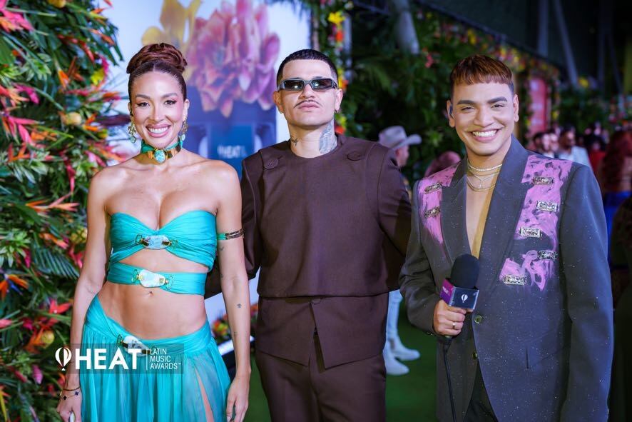 Kapo posa flamante a su llegada al photocall de los Premios Heat, celebrados por primera vez en Medellín, Colombia.